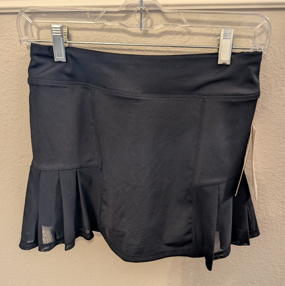 New absolitely fit black pleated skirt / skort